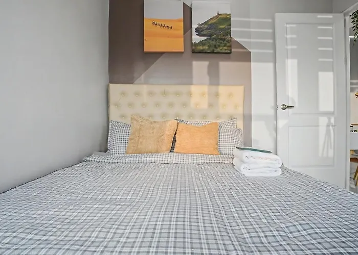 Coastal Modern Mezza Sleeps 8 Near Sm