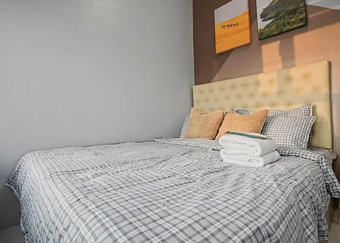 Coastal Modern Mezza Sleeps 8 Near Sm
