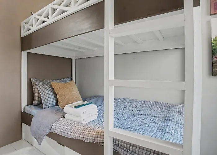 Coastal Modern Mezza Sleeps 8 Near Sm