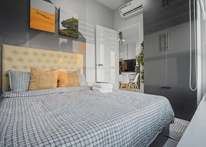 Coastal Modern Mezza Sleeps 8 Near Sm Apartment